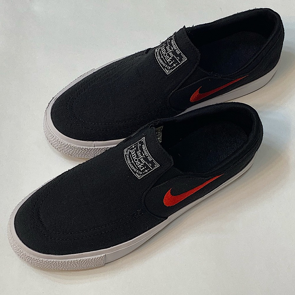 Boys Black Nike Skateboarding & Co., Stefan Janoski Series, Size 6.5 Youth